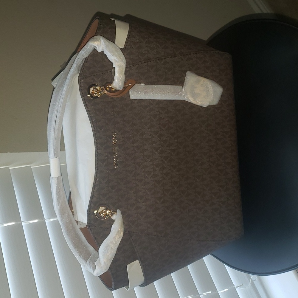 Michael Kors Jet Set Travel Large Chain Shoulder Tote